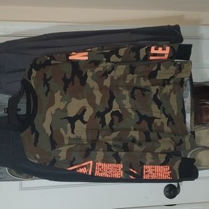 Guess designer graphic tee